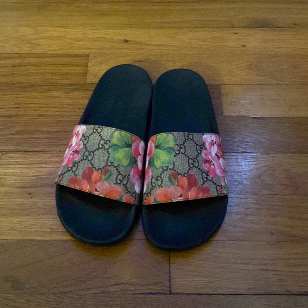 Gucci slides size 38
